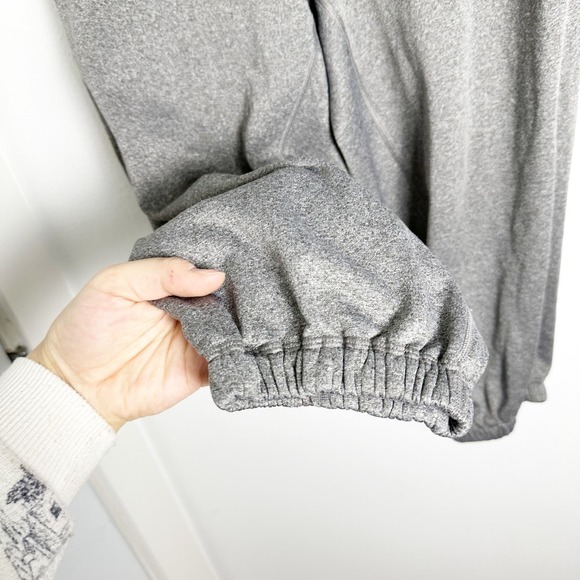 The North Face Women's Cropped Joggers Fleece Capri Sweatpants sz S - Picture 3 of 8